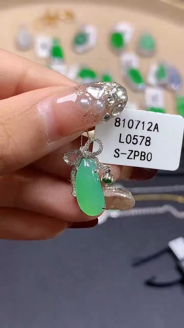 【闪购商品】翡翠吊坠(不含链)18K金镶嵌多样性发其一L0578