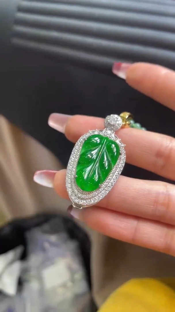 【闪购商品】翡翠颈饰未镶嵌      *215