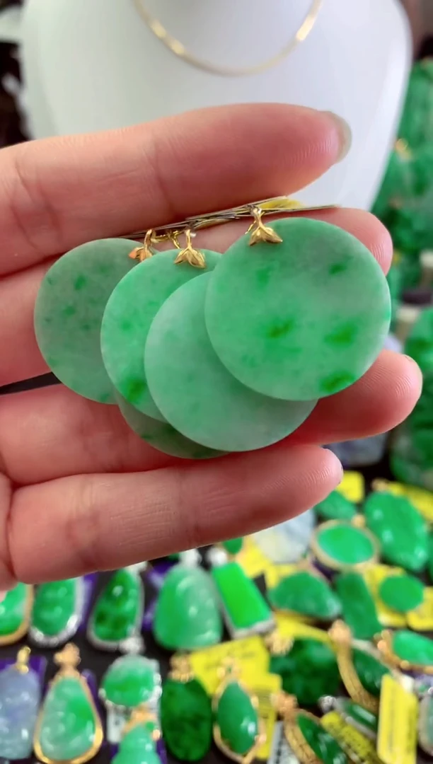 翡翠18K金镶嵌吊坠(不含链)多样性发货其中一件