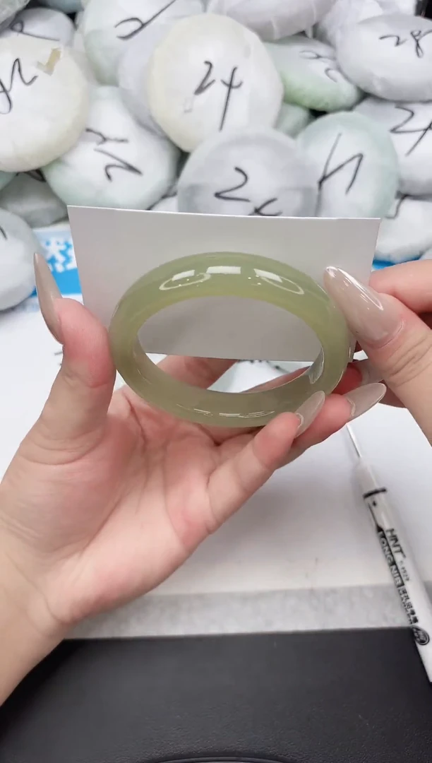 未镶嵌手镯石英质玉153-60.2