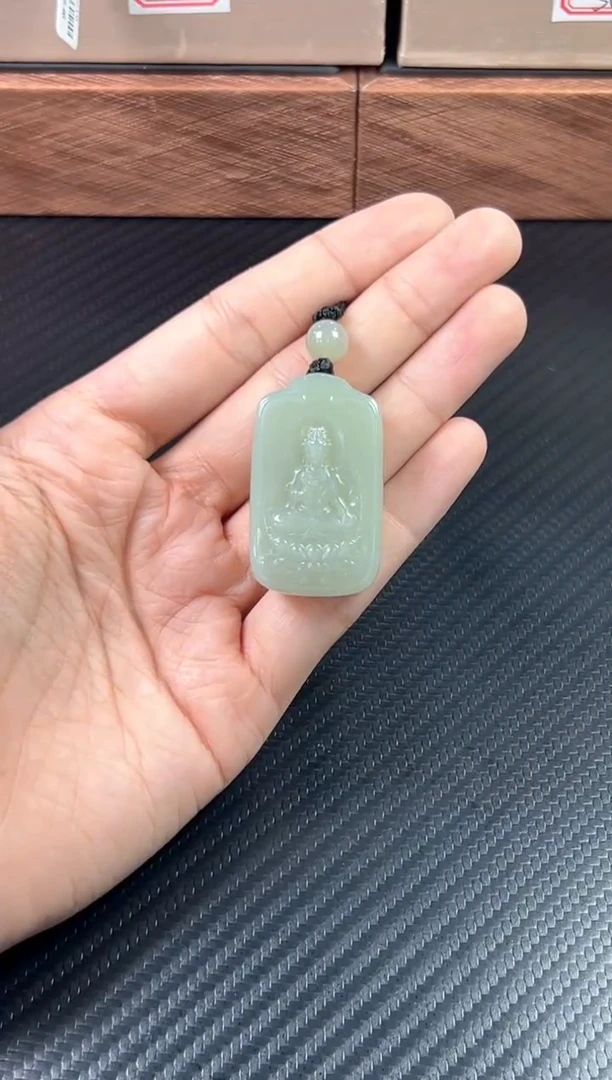 吊坠(赠链)未镶嵌和田玉且末微色差近矿