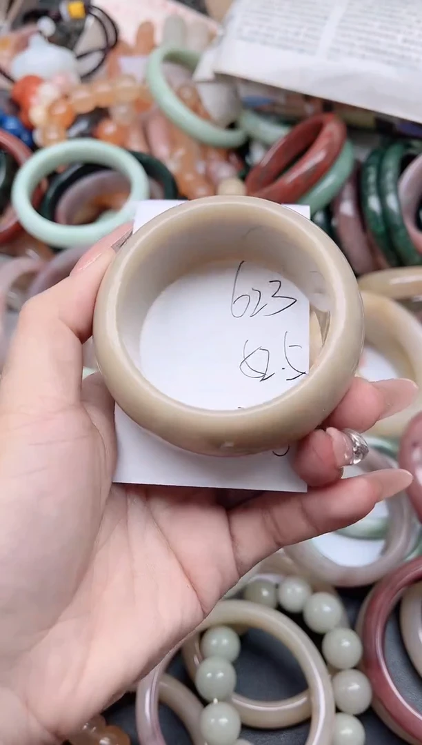 未镶嵌手镯石英质玉623