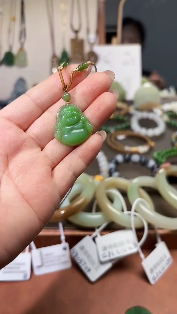 颈饰未镶嵌和田玉（碧玉）1