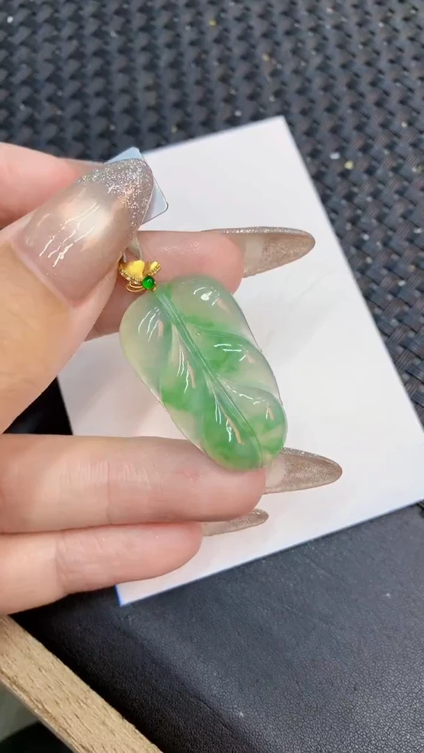 颈饰18K金镶嵌翡翠1