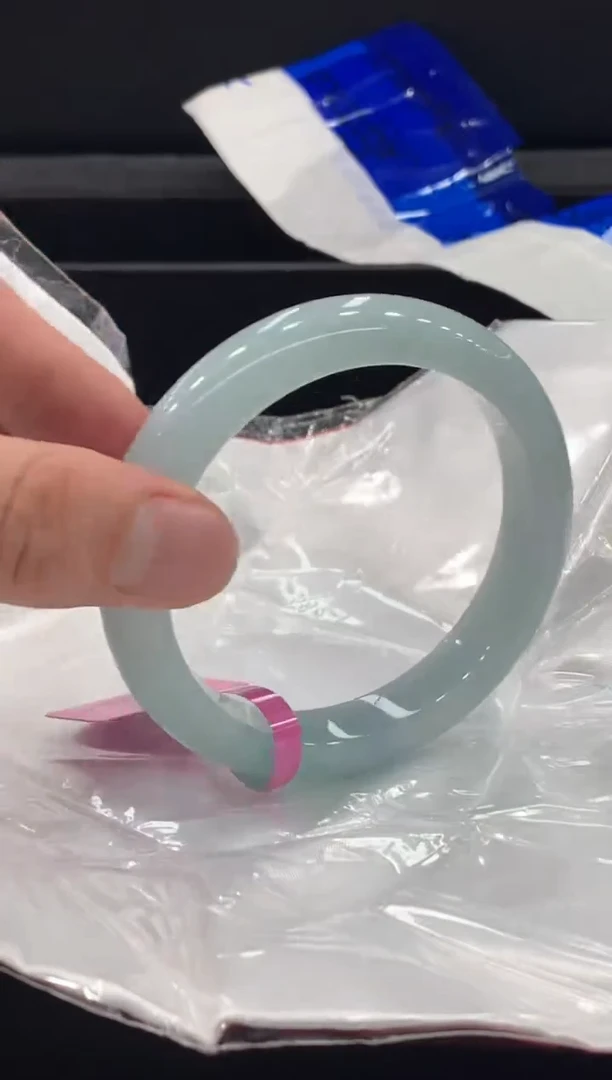 翡翠手镯未镶嵌手镯