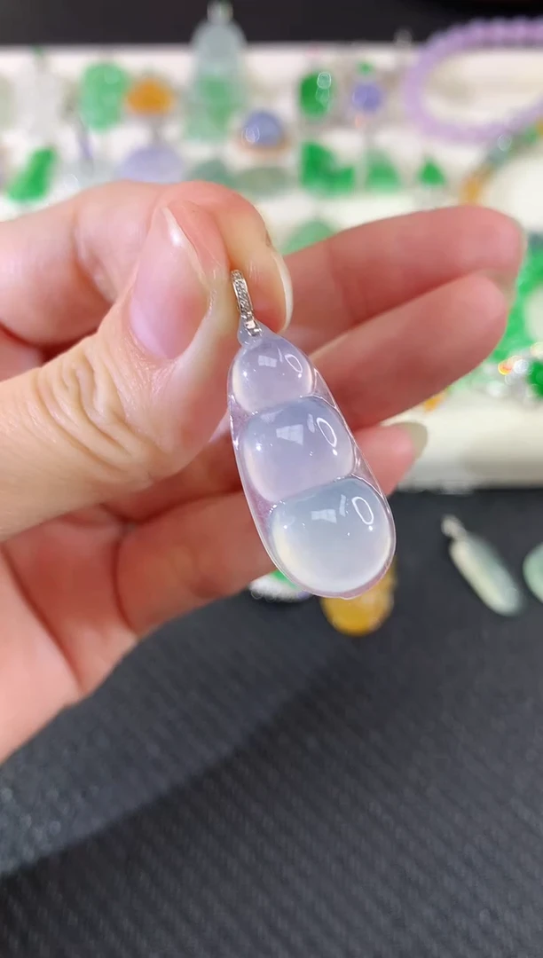 吊坠(不含链)18K金镶嵌翡翠豆子|2380