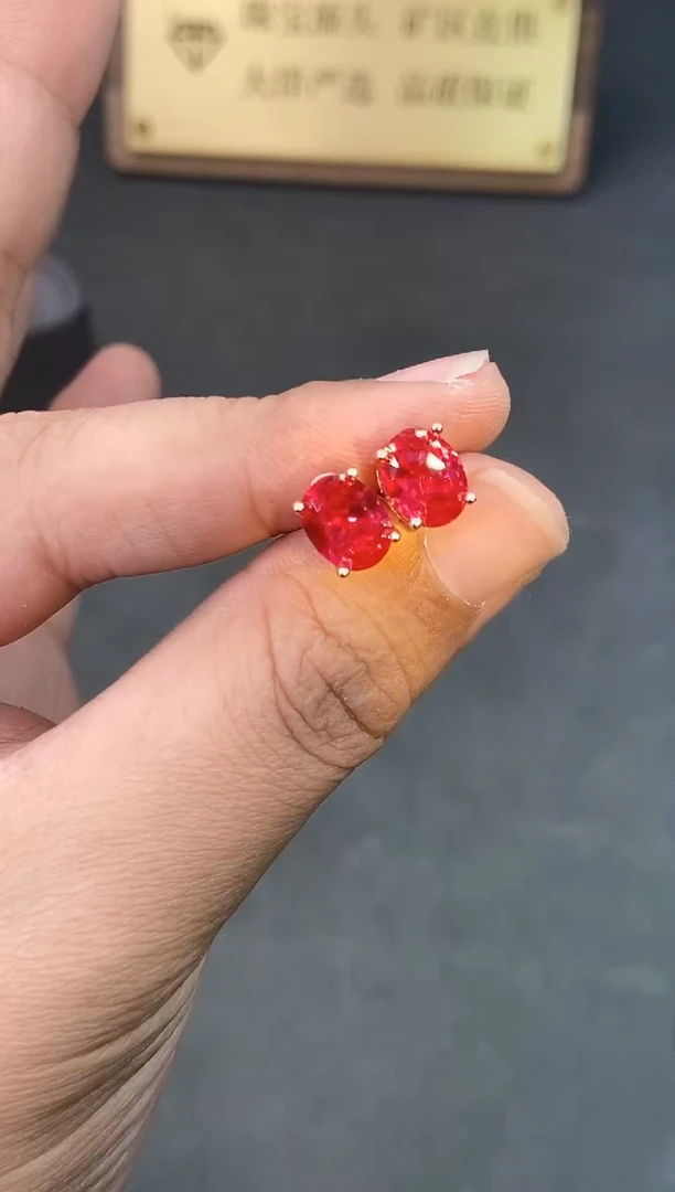 银S925镶嵌耳饰红宝石......