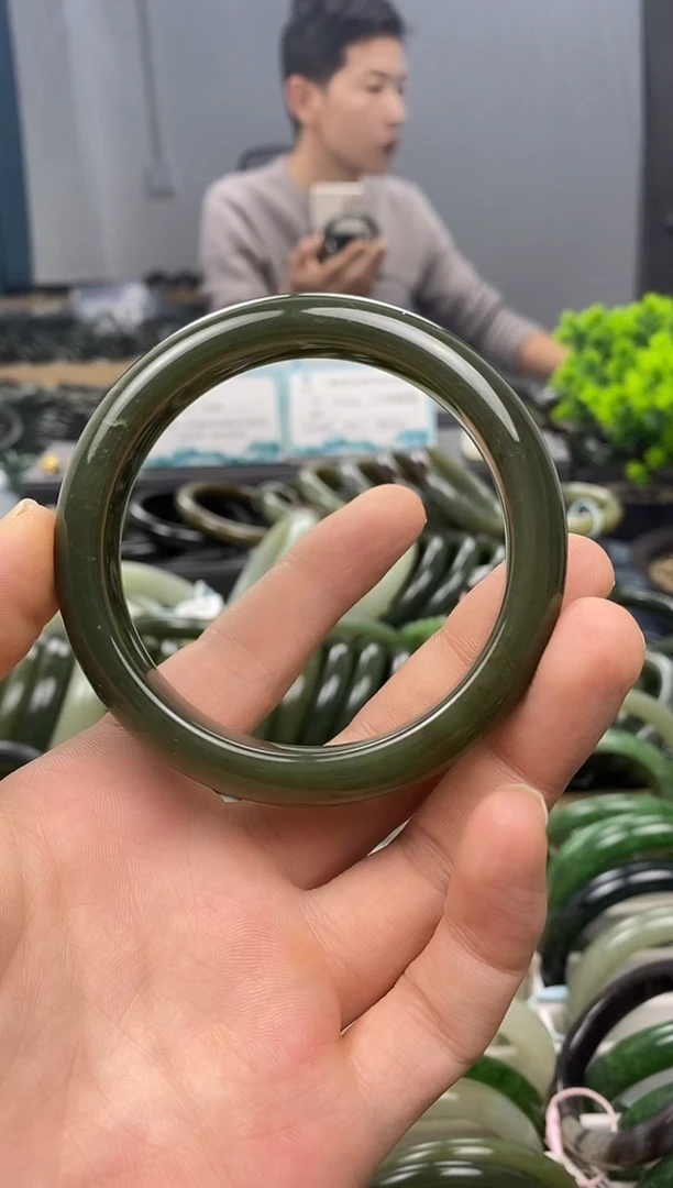 未镶嵌手镯和田玉60