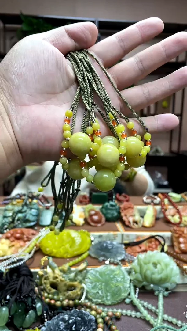 未镶嵌岫玉吊坠多样性发货发其中之一