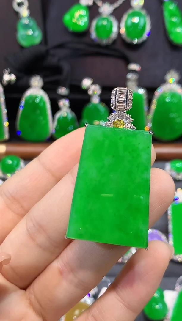 吊坠(不含链)18K金镶嵌翡翠无事牌