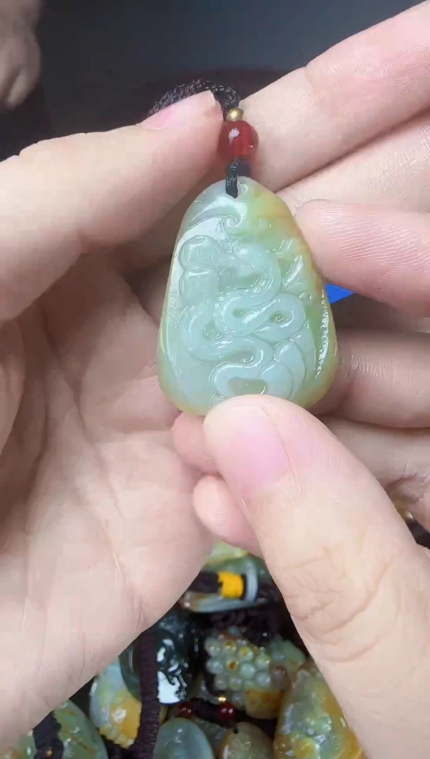 和田玉未镶嵌颈饰1