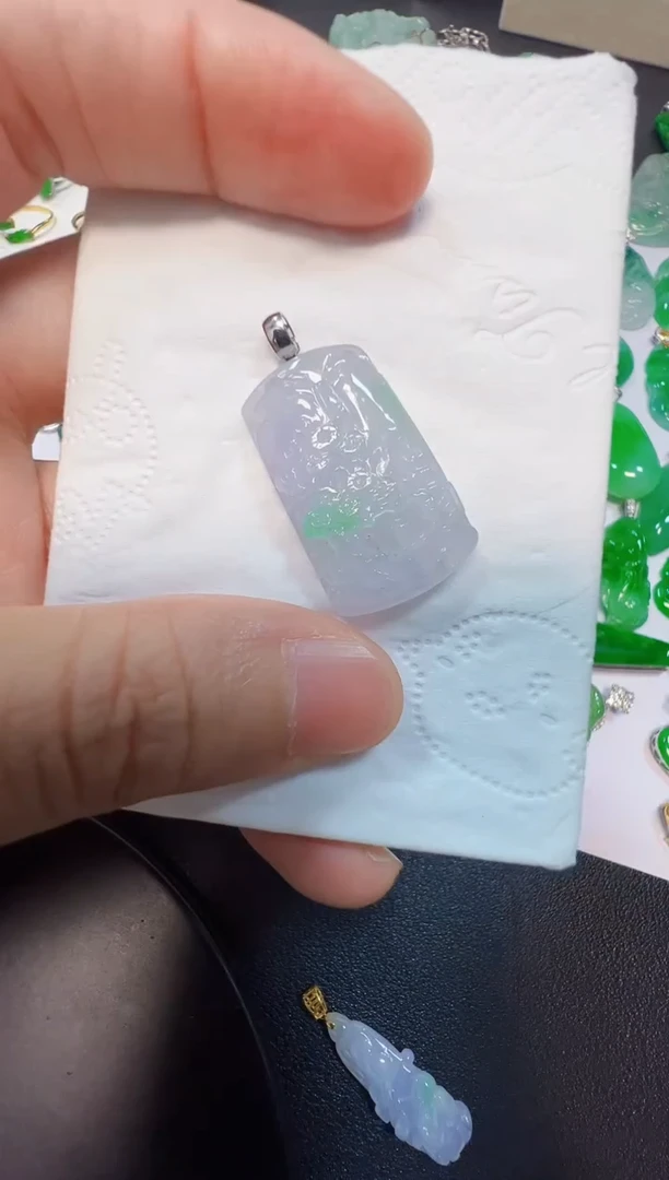 吊坠(不含链)18K金镶嵌翡翠680