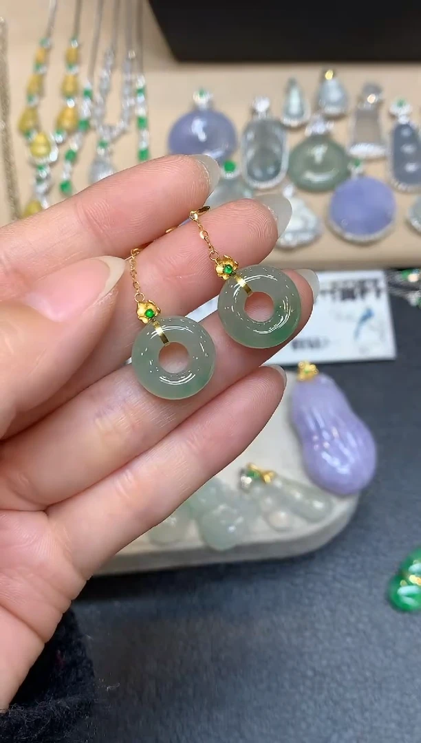 18K金镶嵌翡翠耳饰甜甜圈【无服务费