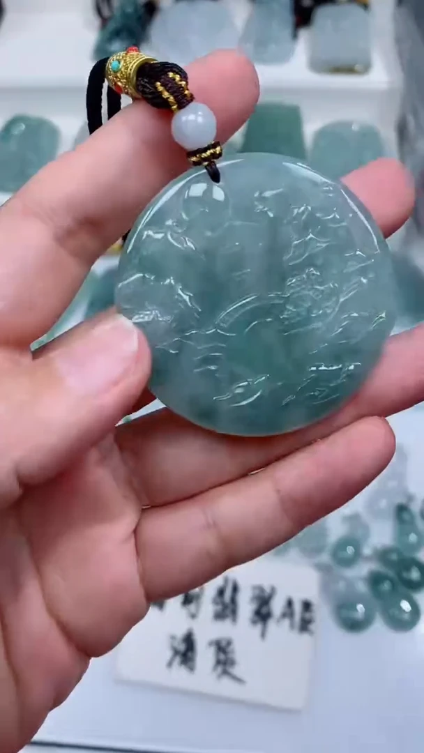 颈饰未镶嵌翡翠吊坠