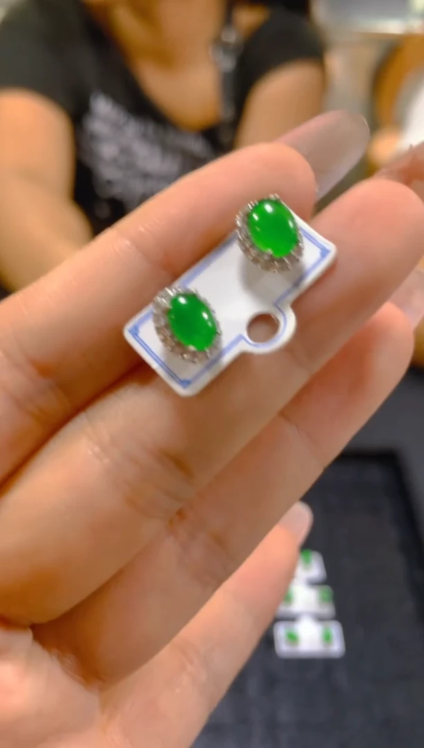 翡翠未镶嵌耳饰多样性发一