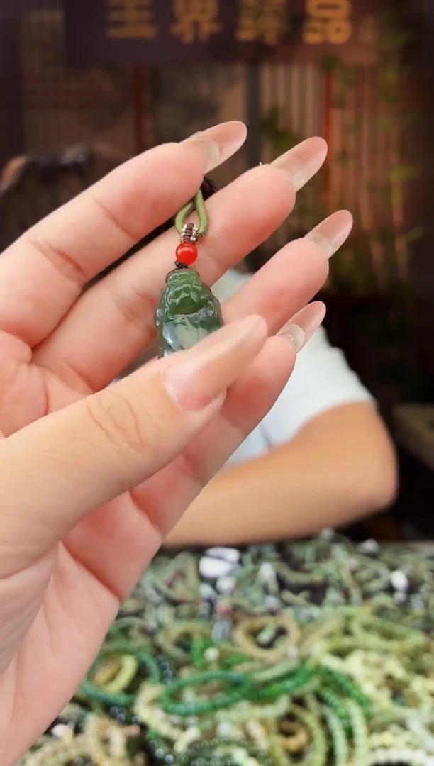 和田玉未镶嵌颈饰拍一发一