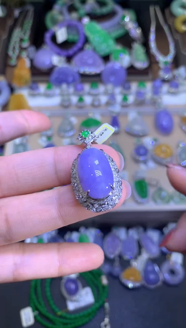 翡翠18K金镶嵌颈饰翡翠A货