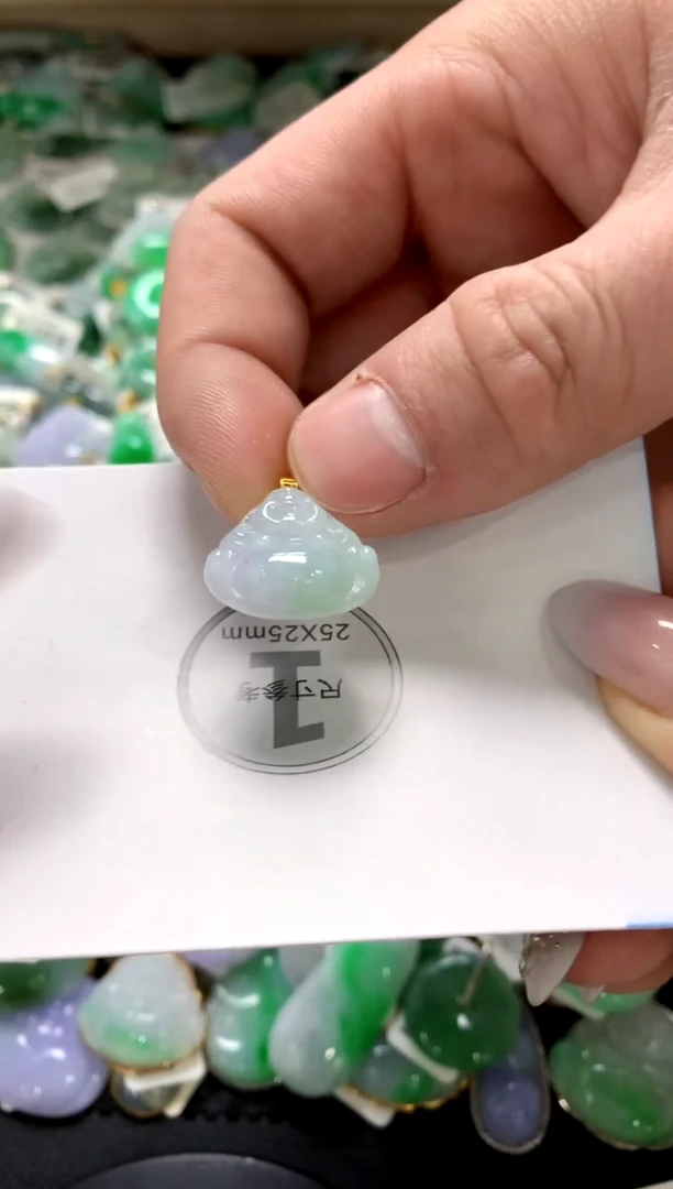 颈饰18K金镶嵌翡翠1111111111111111