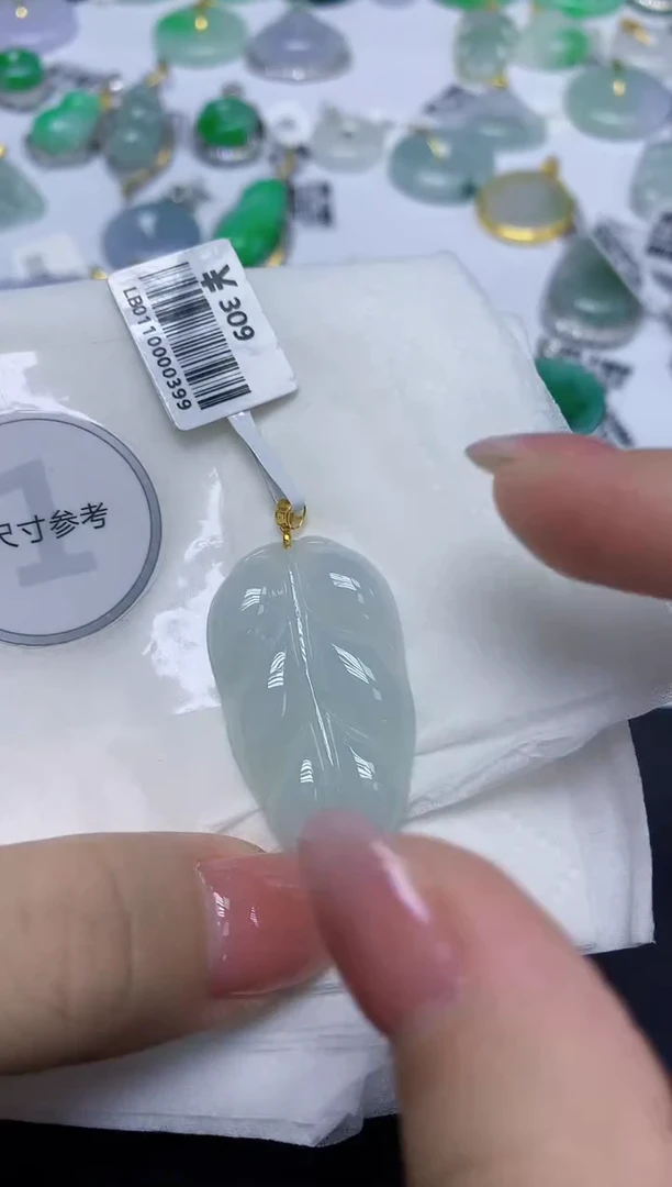 颈饰18K金镶嵌翡翠天然缅甸翡翠A货多样性发一件