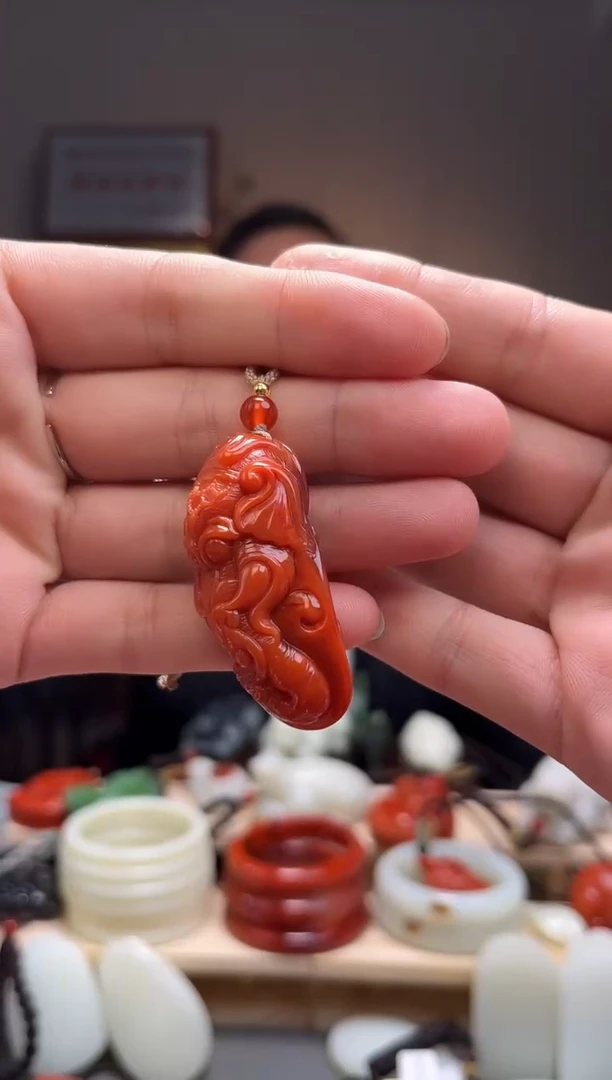 颈饰未镶嵌南红玛瑙吊坠