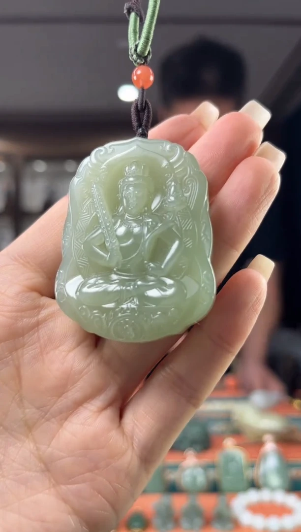 颈饰未镶嵌和田玉佩佩牛 虎