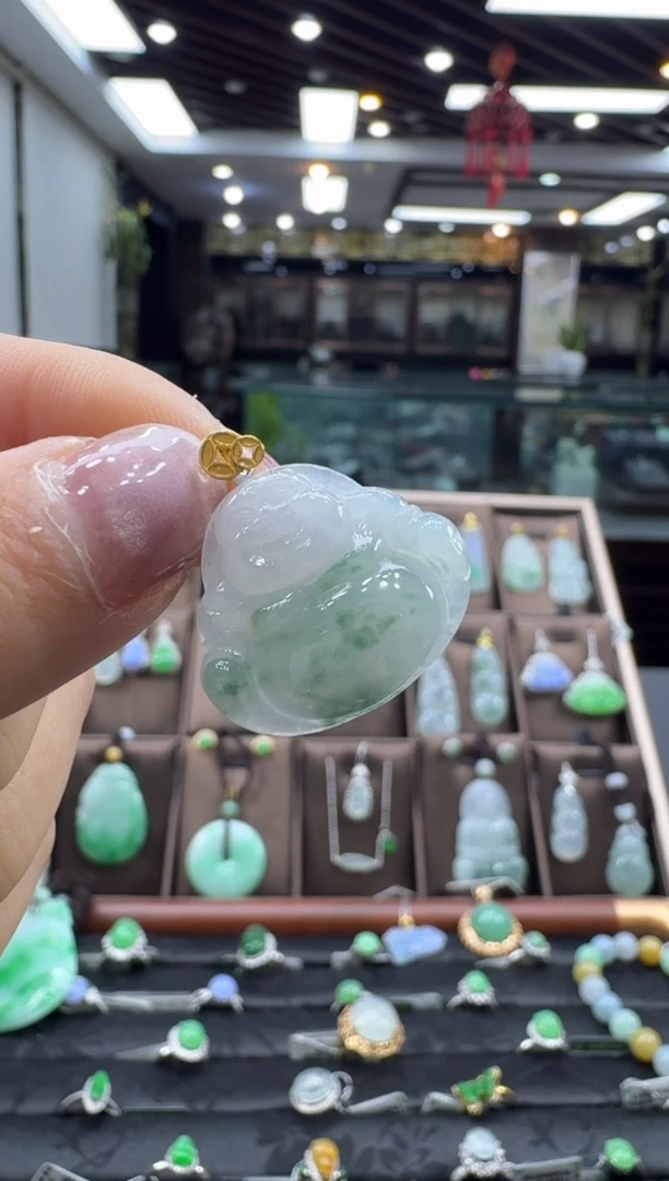 颈饰18K金镶嵌翡翠佛公