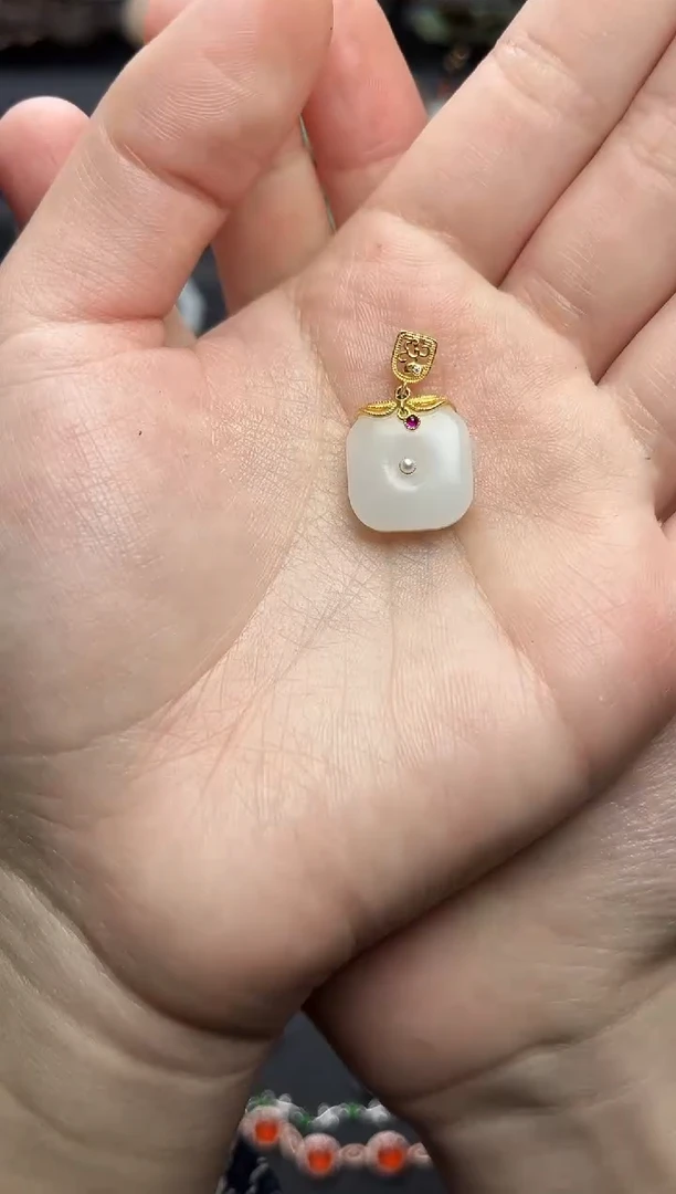 颈饰18K金镶嵌和田玉白玉方扣06