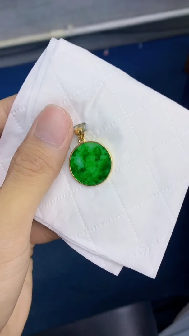 翡翠未镶嵌颈饰             1