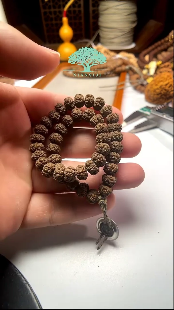 吊坠金刚菩提2号拍品/紫红皮平细手持8mm