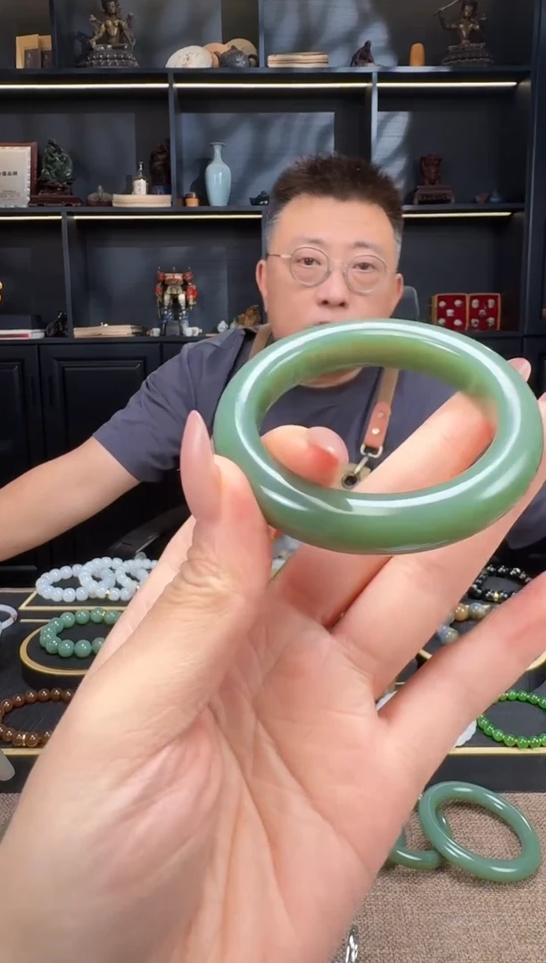 颈饰未镶嵌和田玉粉青手镯53.9mm