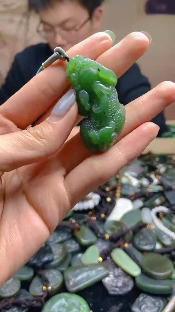 颈饰未镶嵌和田玉1