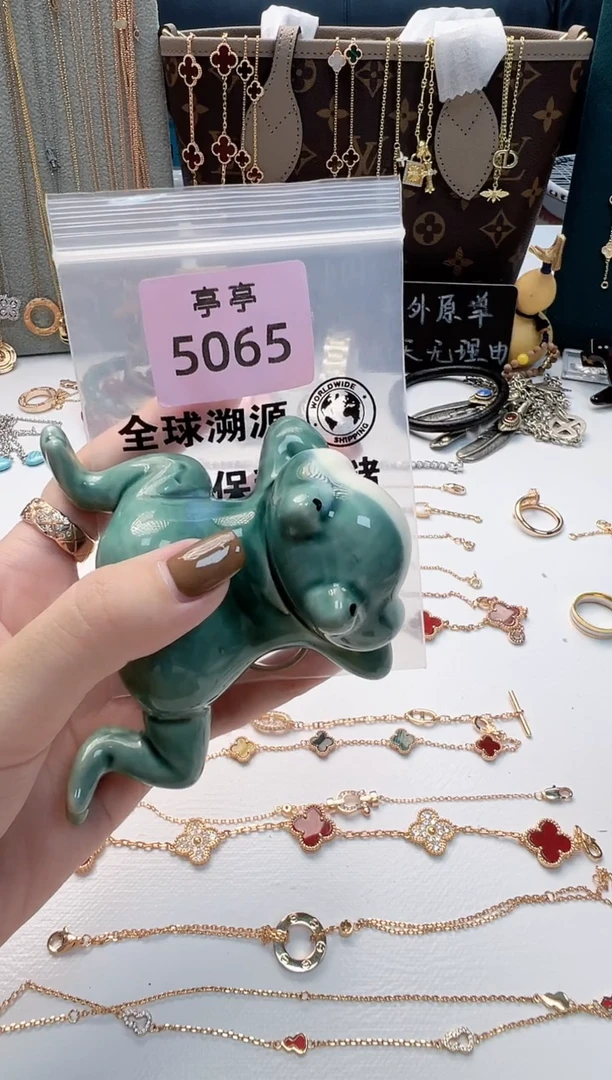 瓷片吃****纪 彧贤聚宝阁关总小铺高高