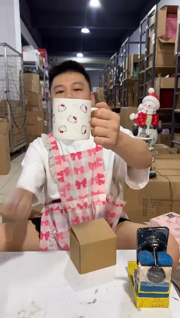 瓷片白色kt猫缕空满印水杯