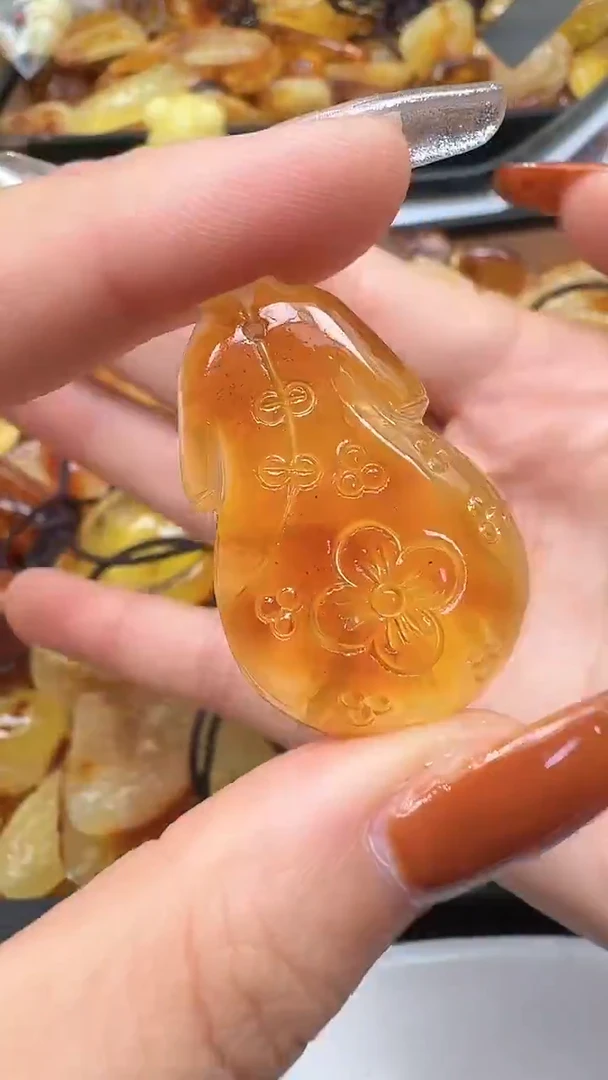 裸石琥珀未镶嵌如图