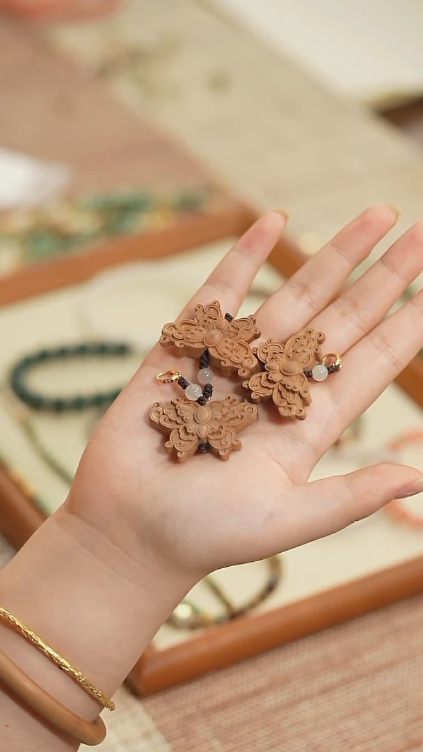 檀香木手串/手链孤品！老山檀 蝴蝶 扣头（单个）