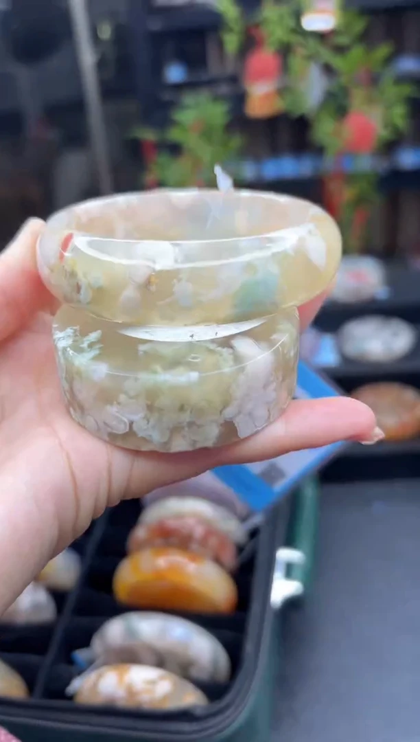 【闪购商品】石英质玉手镯未镶嵌225（63圈赠送镯心）