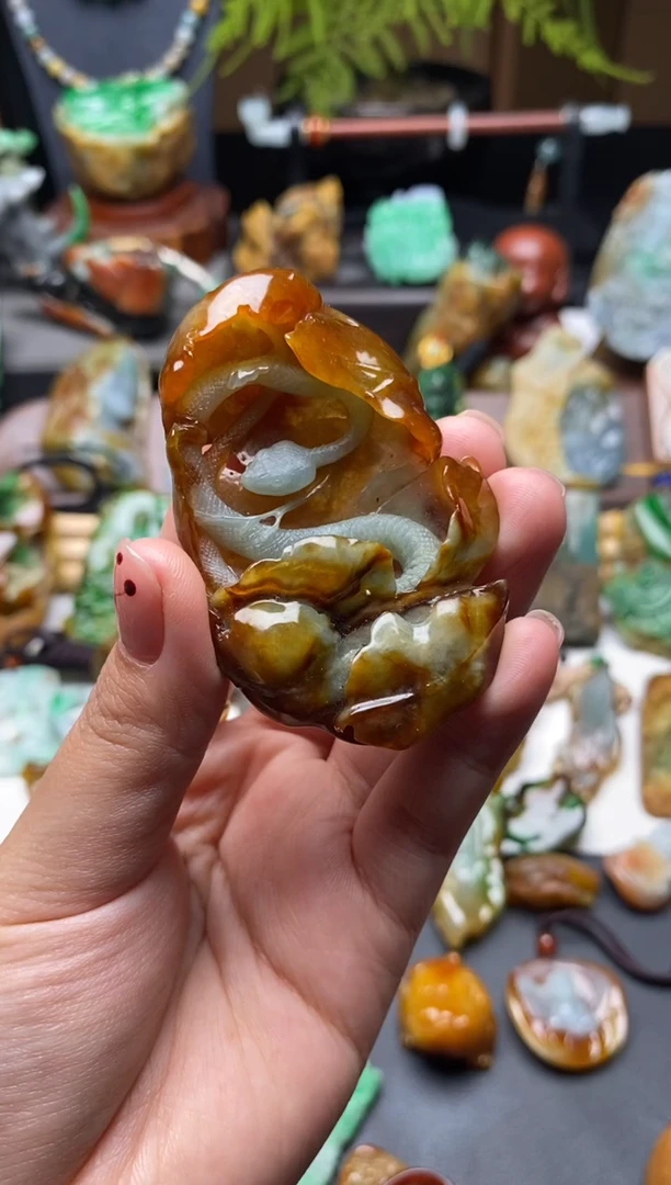 颈饰未镶嵌翡翠蛇