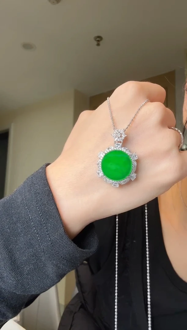 【闪购商品】翡翠吊坠(不含链)银S925镶嵌天然翡翠吊坠