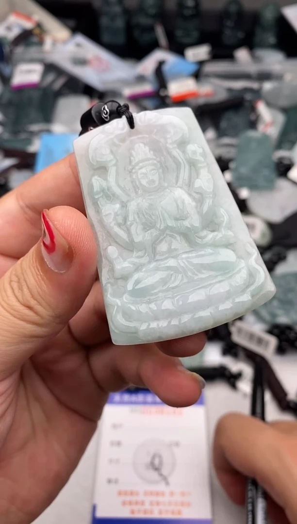 翡翠未镶嵌颈饰多样性发其一
