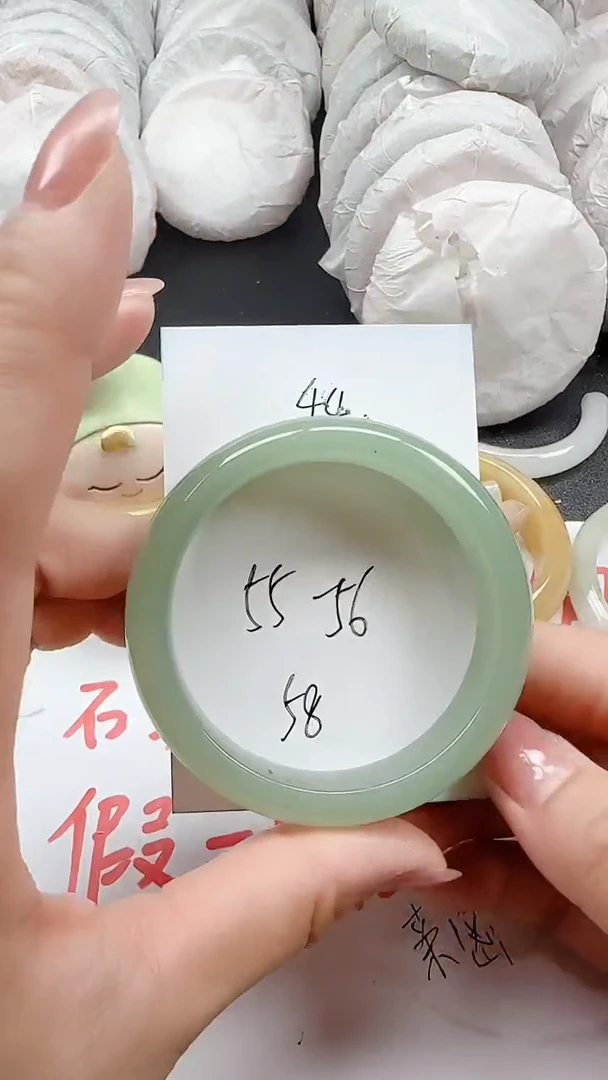 石英质玉手镯未镶嵌44+5556