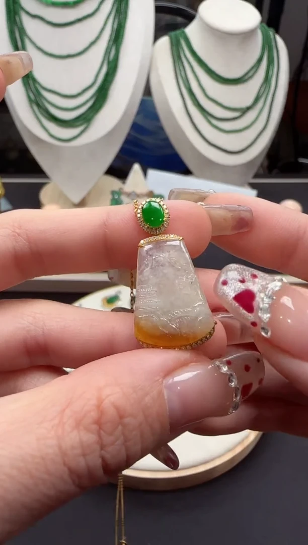 【闪购商品】翡翠颈饰18K金镶嵌68389389