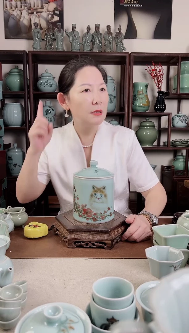 釉中彩 猫画 直筒盖罐