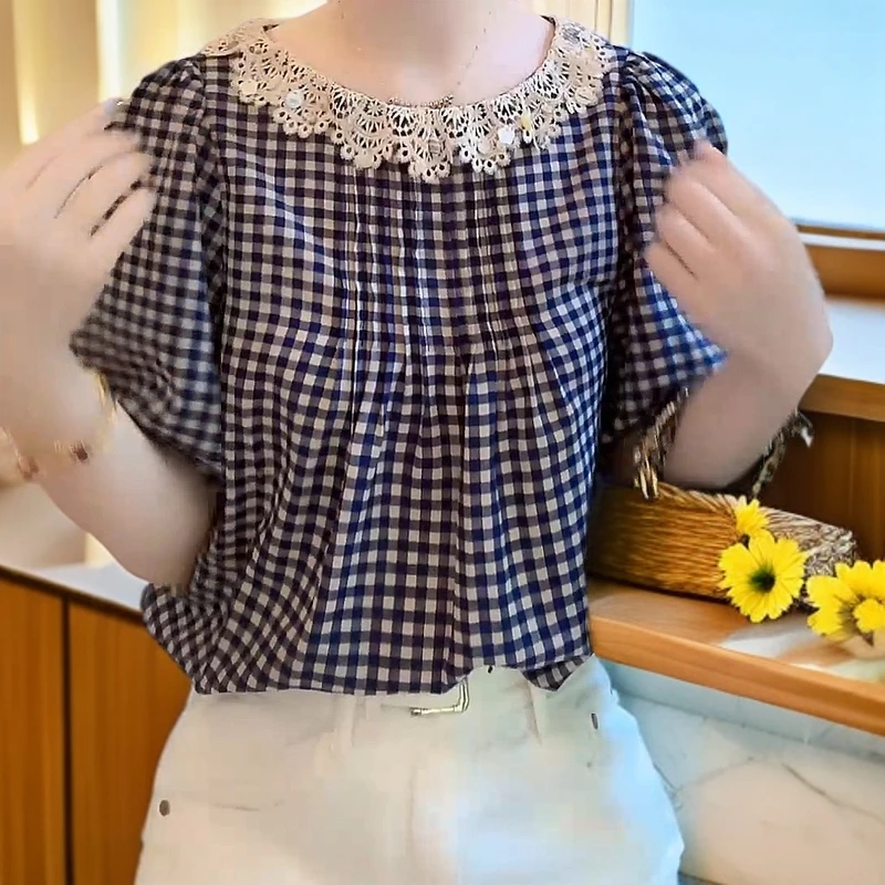2025夏季时尚蕾丝花边圆领格子娃娃领百搭格子上衣衬衫