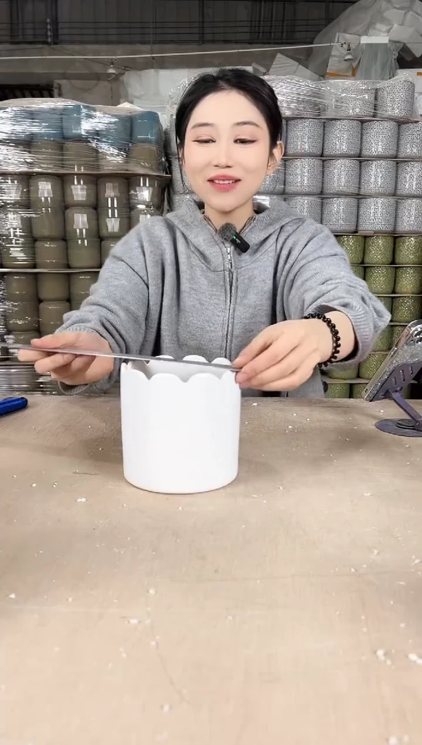 【闪购商品】陶瓷花口纯白色13x13