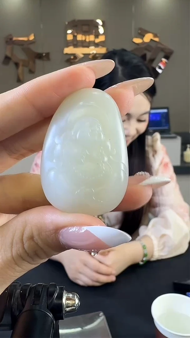 和田玉未镶嵌颈饰吊坠