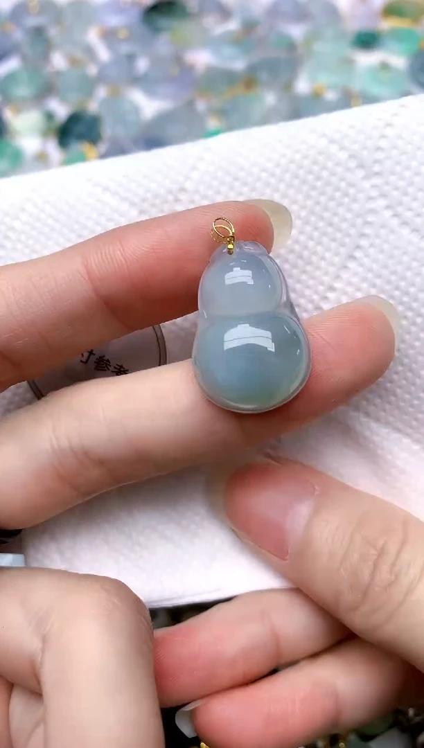 颈饰18K金镶嵌翡翠天然A货翡翠