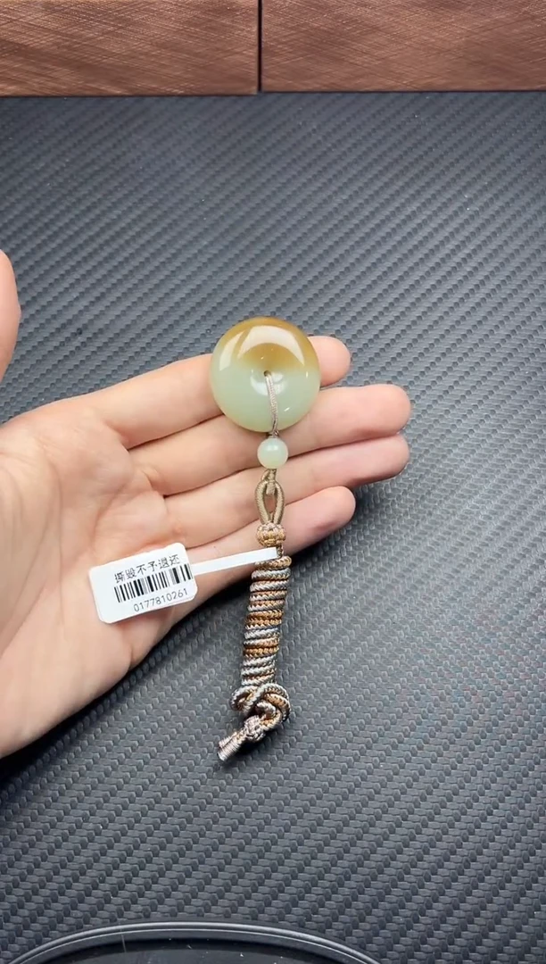 吊坠(赠链)未镶嵌和田玉若羌微色差平安扣S