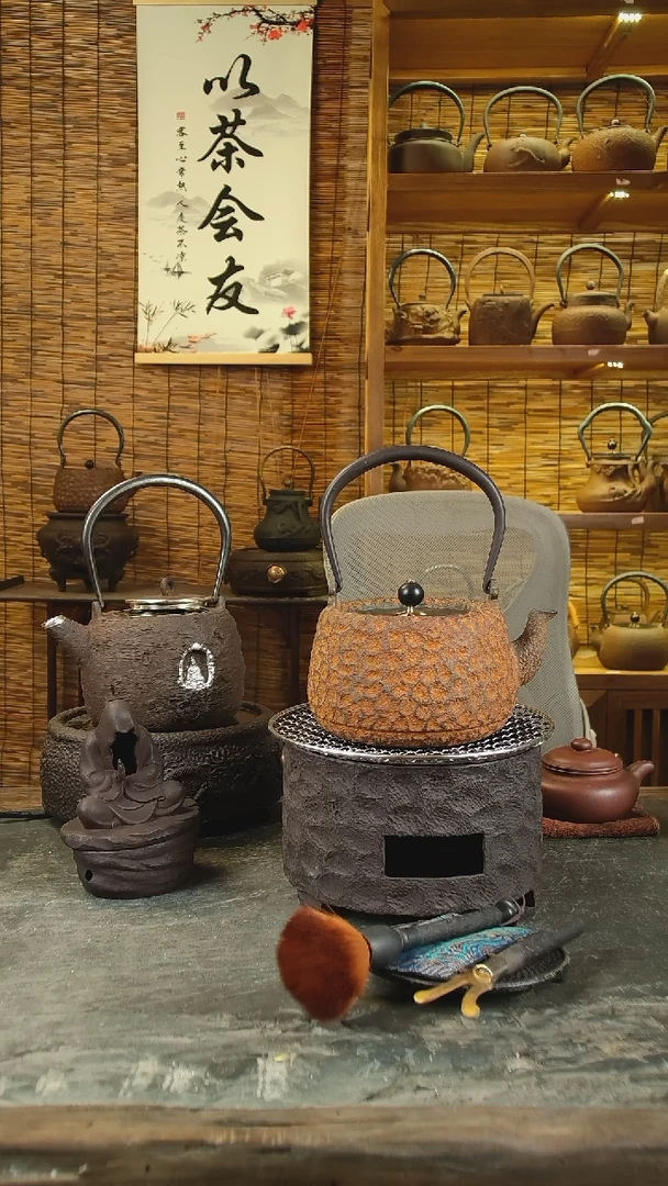 只**语吉春堂铁壶