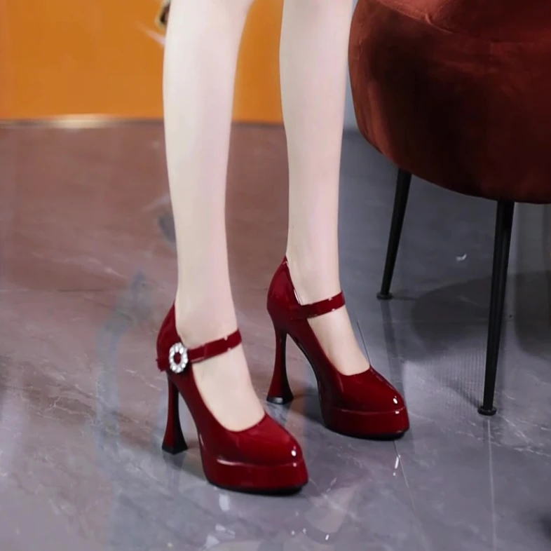 10cm气质高跟鞋女2025新款防水台时尚水钻一字带漆皮圆头细跟单鞋