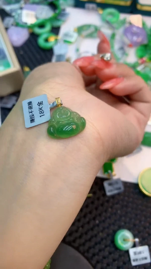 颈饰18K金镶嵌翡翠1